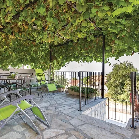בית נופש 2 Bedroom Gorgeous In Gornji טוצפי