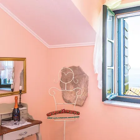2 Bedroom Gorgeous In Gornji בית נופש טוצפי